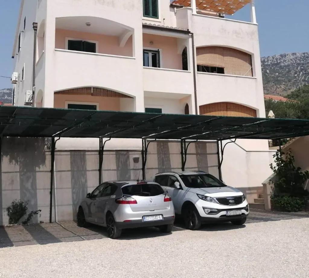 Private parking in the shade Apartments Borovina in Bol Brac - Private parking in the shade