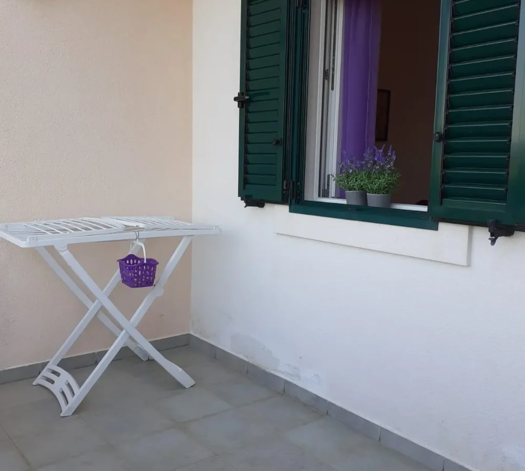 Garden Side Apartment - window in single room Garden Side Apartment - apartments Borovina - Bol Brac - window in single room