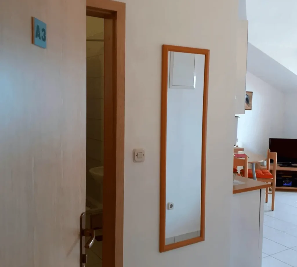 Top Floor Apartment - front door Top Floor Apartment - Apartments Borovina in Bol Brac - front door