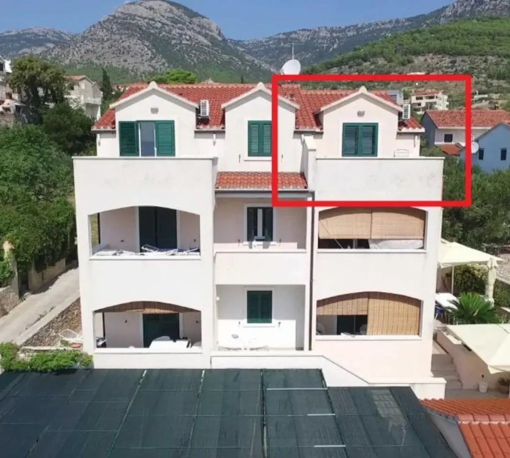 Top Floor Apartment position Top Floor Apartment position